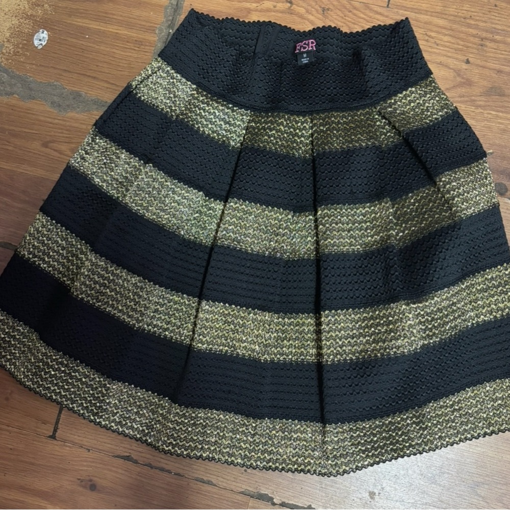 FSR metallic gold & black pleated skater skirt, size M, great condition